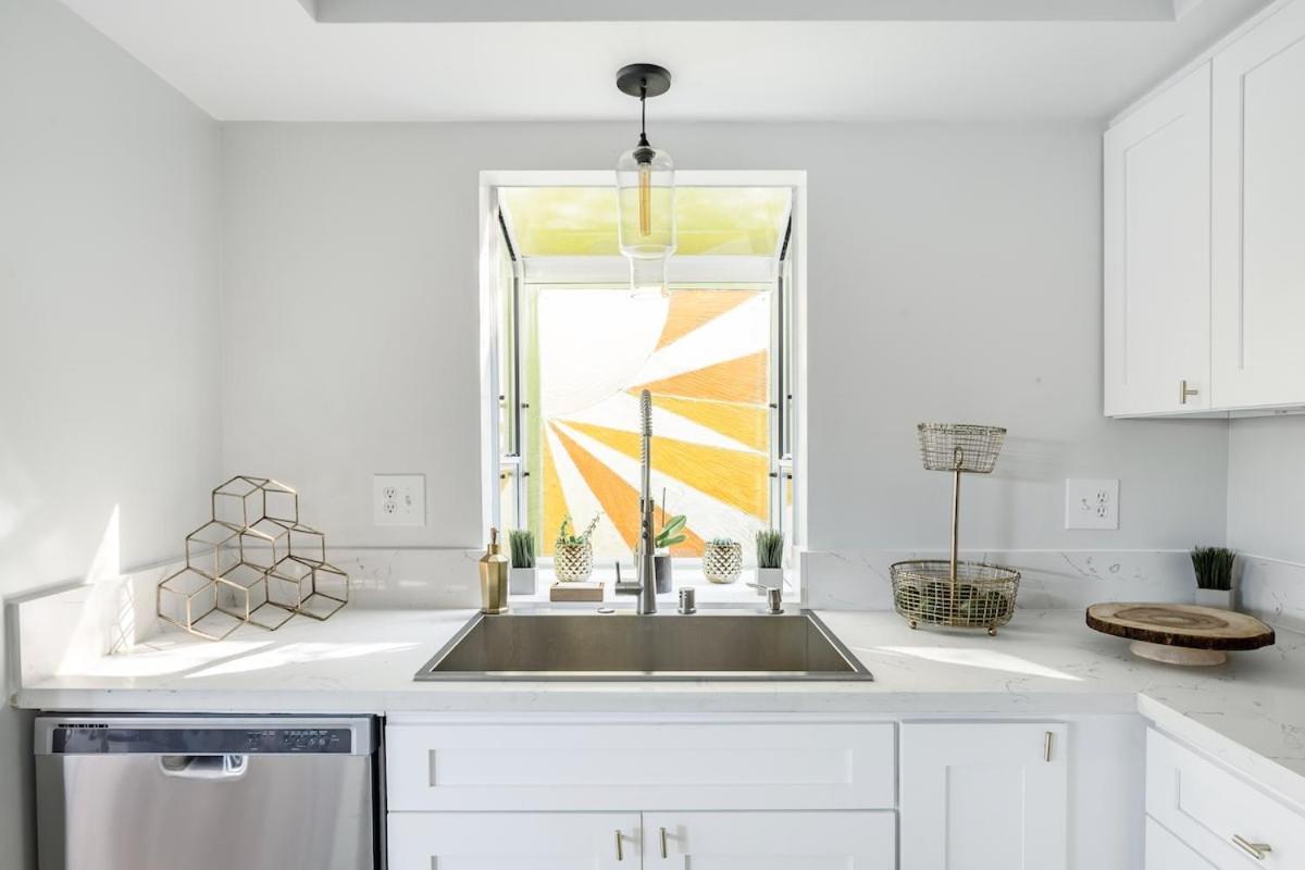 Silver Triangle Oasis With Verdant Backyard
