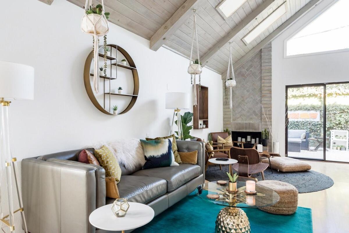 Silver Triangle Oasis With Verdant Backyard